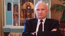 — А почему нельзя поминать католиков в церкви, ведь крещение у них одинаково с православными? То есть они уже крещены?