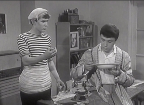 Серьга в ухе у мужчины - 1964 года... как всё изменилось с тех пор.